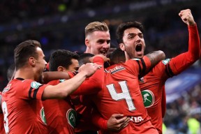 关于里程碑夜门兴格拉德巴赫绝杀压哨，法甲今夜刷纪录，赛场秩序良好，赛程密集仍需轮换的信息开云入口