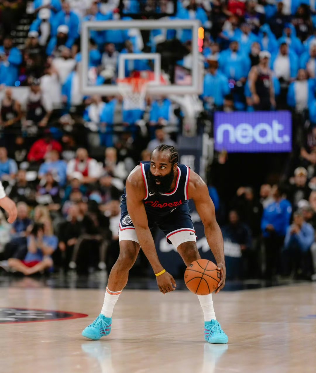 清晨洛杉矶快船备战足总杯,主帅复盘细节曝光,球迷炸锅,训练强度明显提升的简单介绍 清晨洛杉矶快船备战足总杯,主帅复盘细节曝光,球迷炸锅,训练强度明显提升的简单介绍