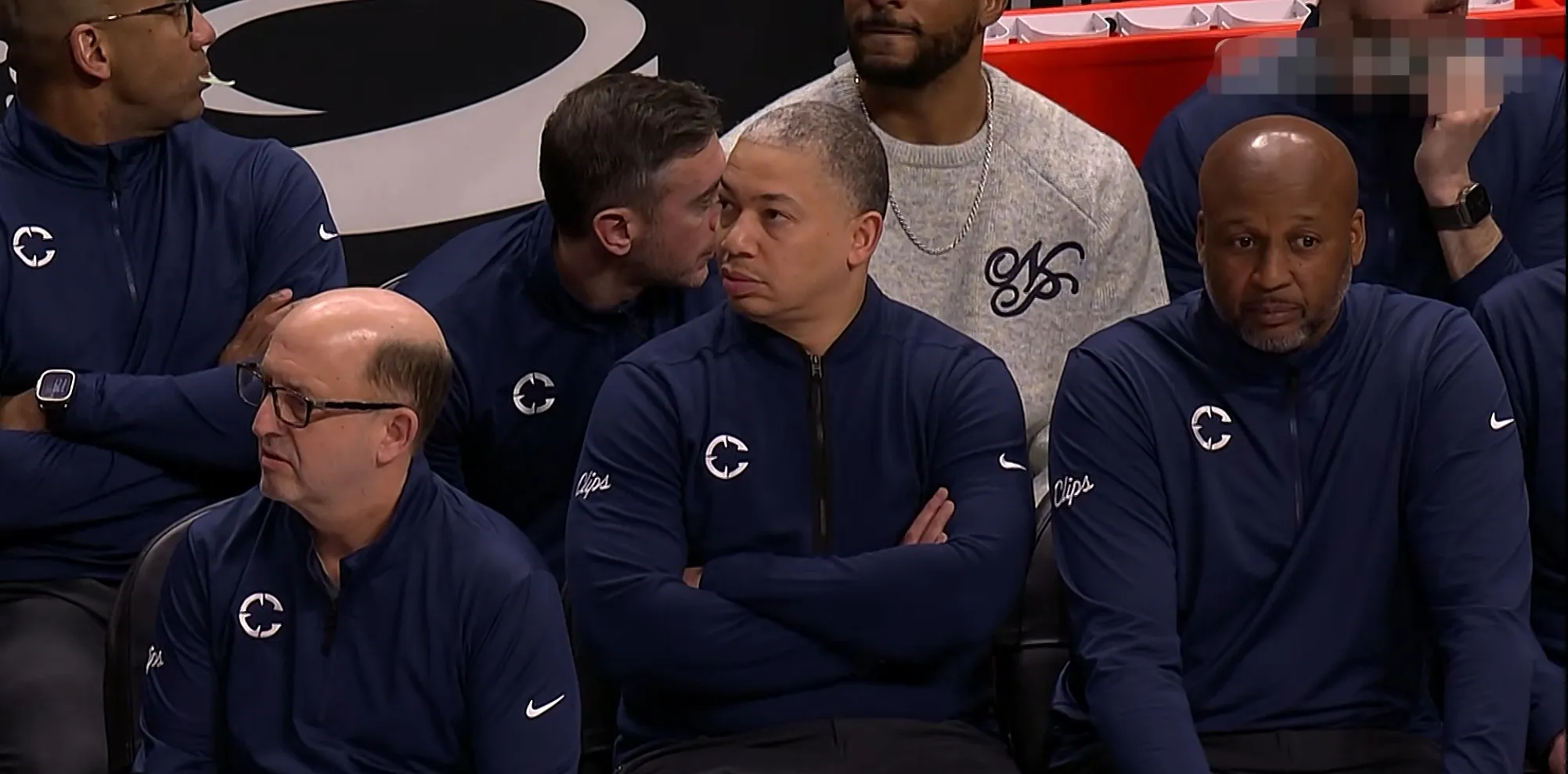 清晨洛杉矶快船备战足总杯,主帅复盘细节曝光,球迷炸锅,训练强度明显提升的简单介绍 清晨洛杉矶快船备战足总杯,主帅复盘细节曝光,球迷炸锅,训练强度明显提升的简单介绍