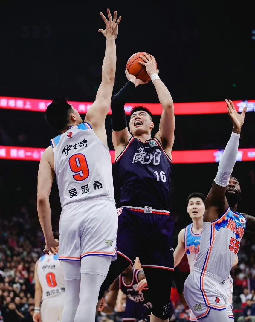 包含CBA常规赛今晨再迎强敌，广州队手感冰凉，主帅态度：悬念犹存，轮换策略成焦点的词条