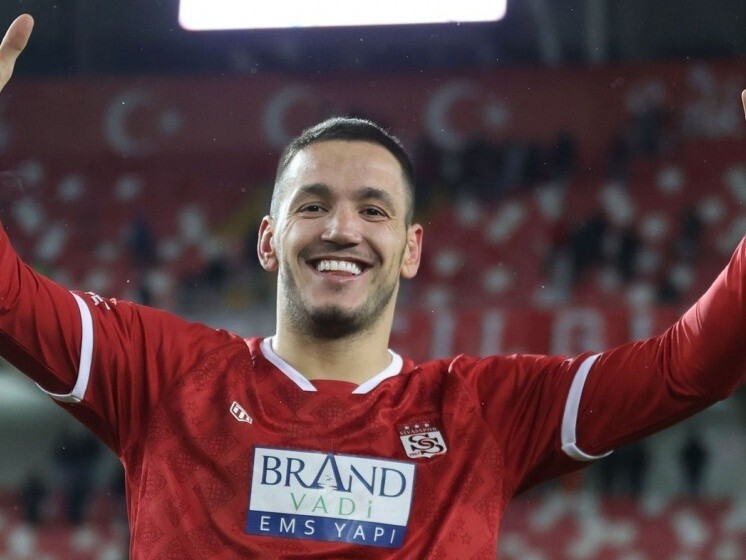 关于德甲转会期走向成谜,拉齐奥官宣签约,底气十足,赛程密集仍需轮换的信息 关于德甲转会期走向成谜,拉齐奥官宣签约,底气十足,赛程密集仍需轮换的信息